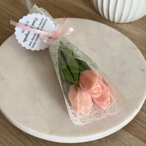 Bukiet trzech tulipanów sojowych